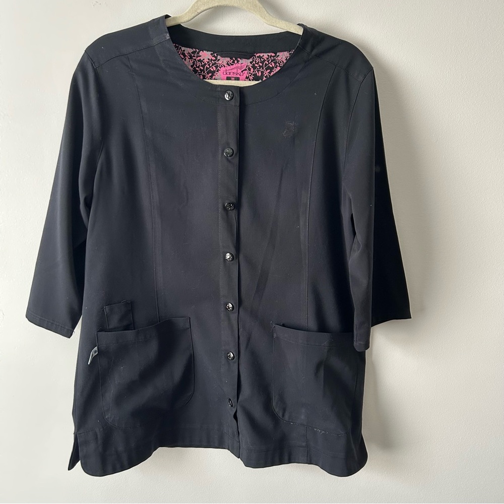 Dansko black snap from scrub top M
